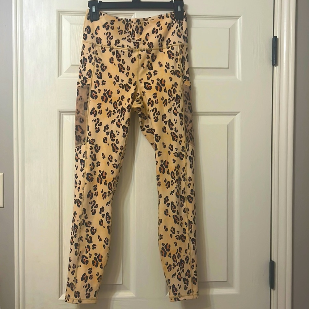 Fabletics Printed Activewear Set. Size Medium. - image 7